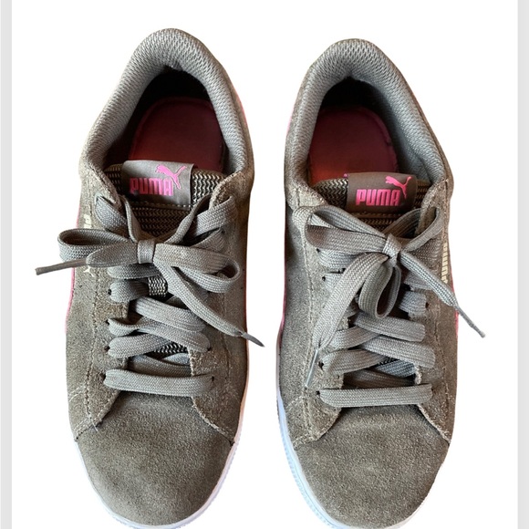 green suede with pink puma slight platform sneakers - Picture 4 of 4